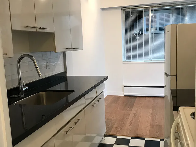 1906 Nelson St #704 — Photo 2
