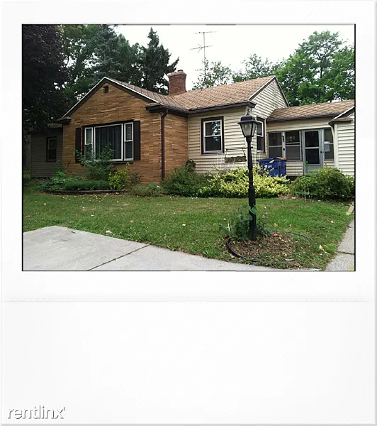 1425 Plymouth Ave SE photo 1
