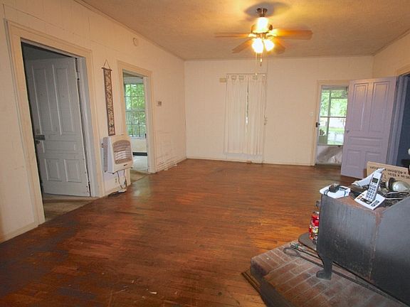 3rd image of 3843 Stone St