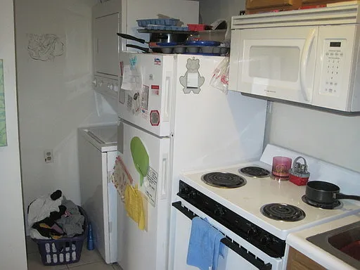 1683 Summit St — Photo 22