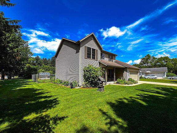 4th image of 830 E Park Dr
