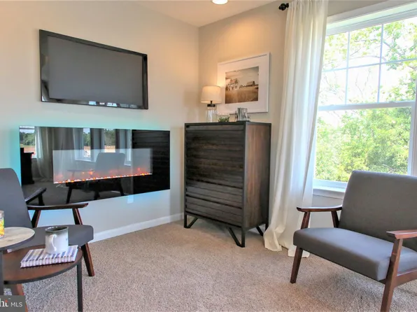 75 Colchester Ct, Bunker Hill, WV 25413