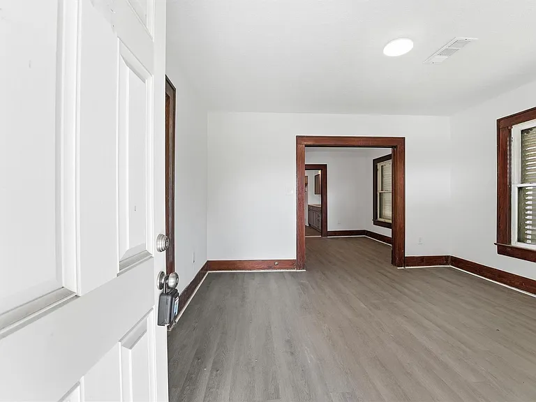 202 S Magnolia St — Photo 24