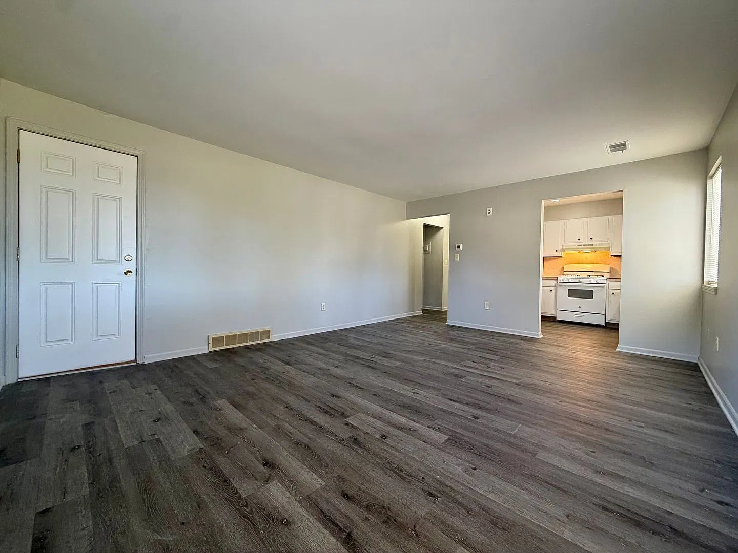 1 bed, 1.0 bath, $1,095 — Photo 3