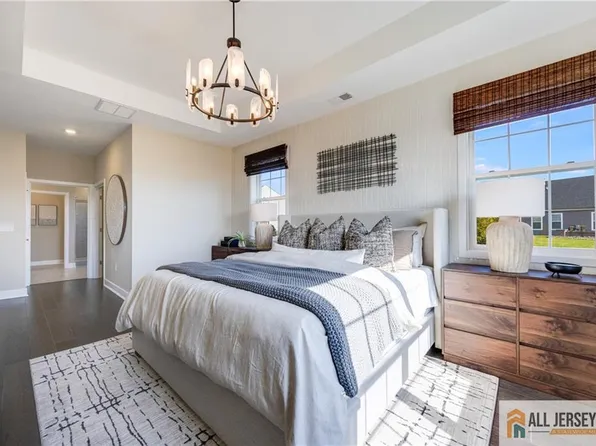 94 Fillmore Dr, Monroe Township, NJ 08831