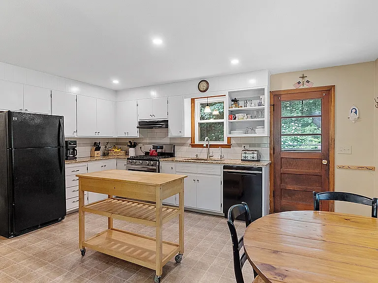 590 Ashby State Rd — Photo 4