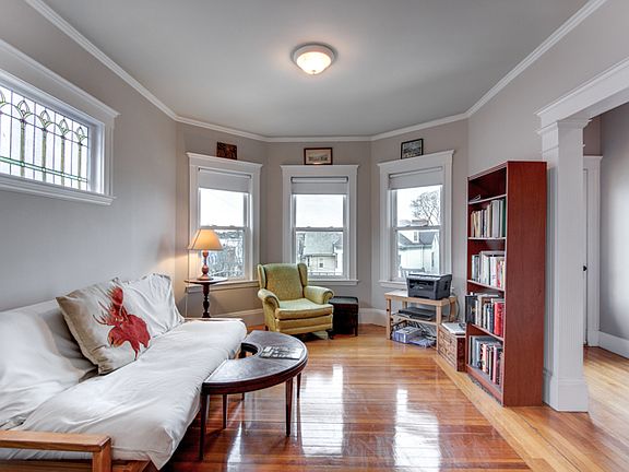 4th image of 437 Medford St #3