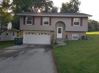 1114 Gomer Dr, Beaver Dam, WI 53916