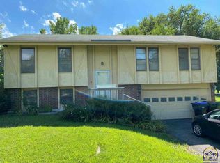 2951 SW Gainsboro Rd, Topeka, KS 66614