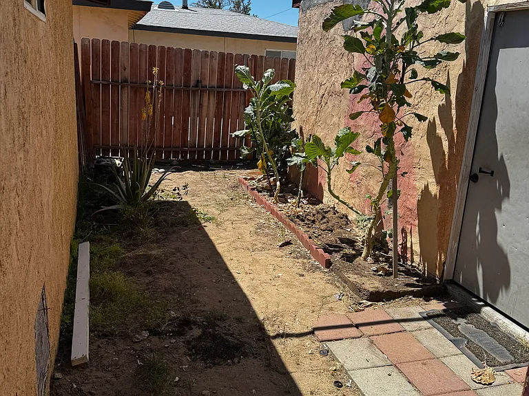 44110 Carolside Ave — Photo 18