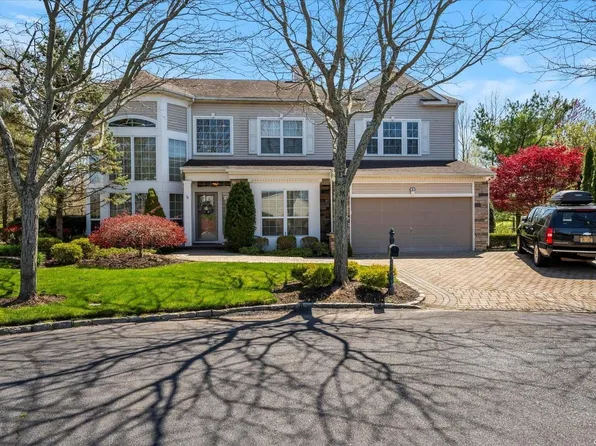4 Sawgrass #4, Mount Sinai, NY 11766