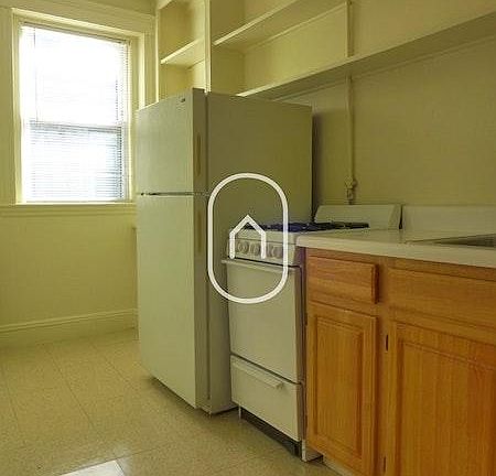 4th image of 6 Worthington St #A