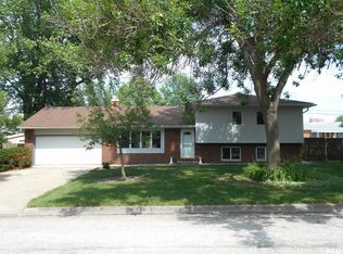127 Holden Dr, Macomb, IL 61455