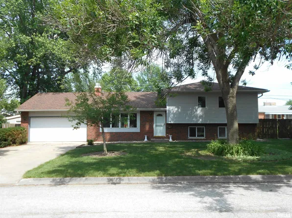 127 Holden Dr, Macomb, IL 61455