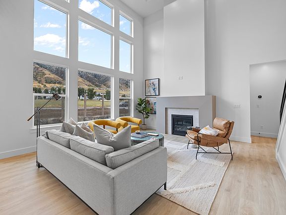 Finished home photos are representational images only. See sales agent for details.