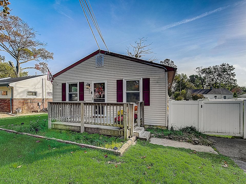 1st image of 931 Everett St