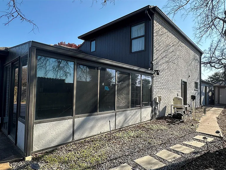 3925 Capricorn Ct — Photo 8