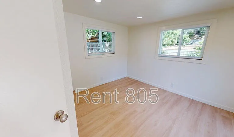 8236 Edison Dr — Photo 11