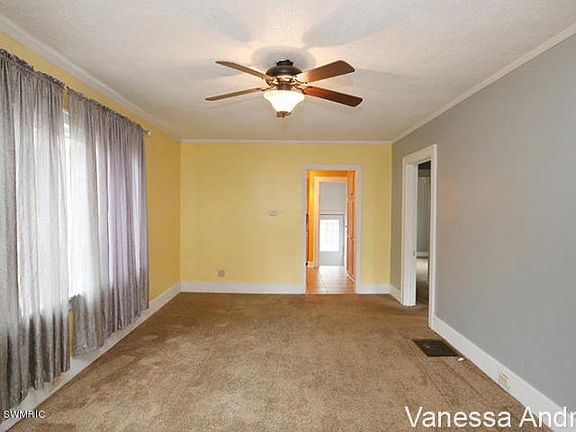 4th image of 933 Hollywood St NE