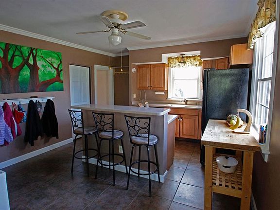 5th image of 204 Grove Ave