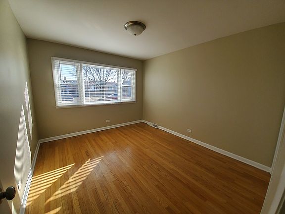 4th image of 4728 N Oconto Ave