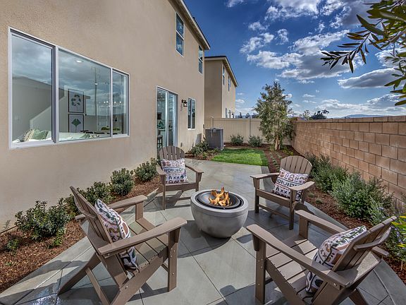 Hilltop - Residence 2 - backyard