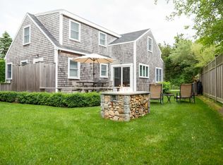 10 Pilgrim Rd, Nantucket, MA 02554