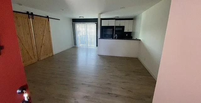 14153 Victory Blvd. — Photo 9