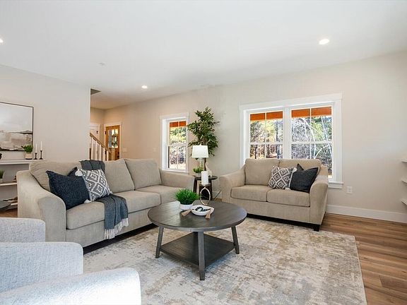 2nd image of 321 Pownal Road