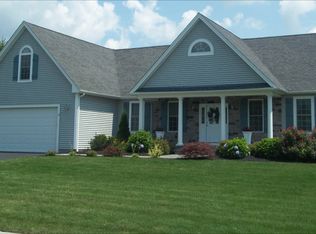 16 Braeburn Cir, Cranston, RI 02921