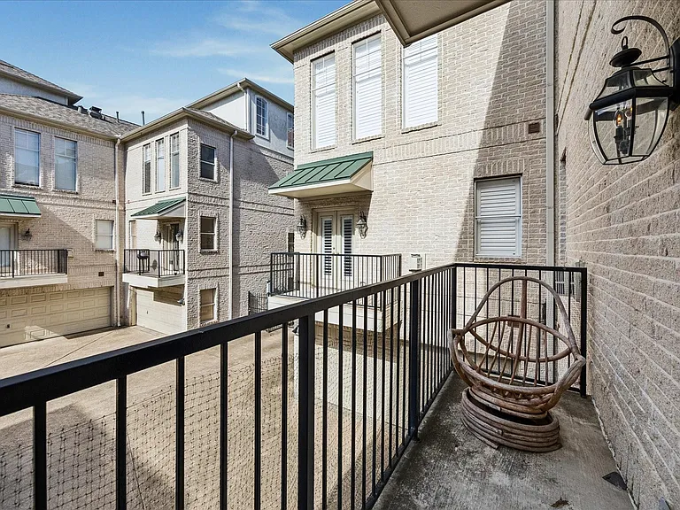 2207 Austin St — Photo 11