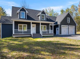 26 Peggy Ln, Manchester, ME 04351