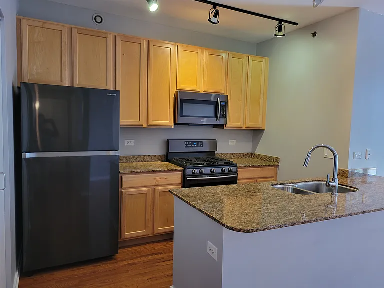 210 S Desplaines St #604 — Photo 8
