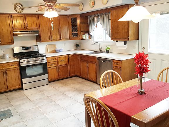 Eat in Kitchen w/skylight