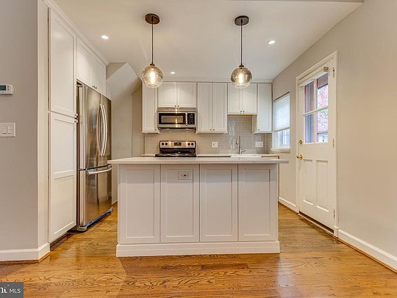 Check out this beautiful open kitchen!
