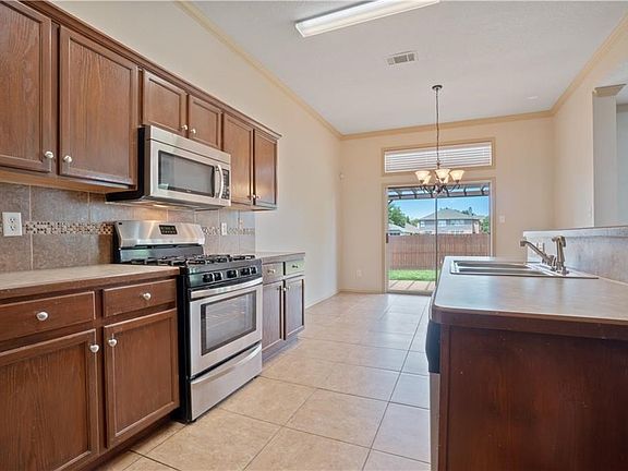 4th image of 5809 Robins Way