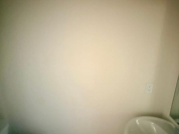 4th image of 1017 Sycaten St