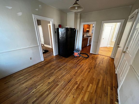 4th image of 57 Moore St #1