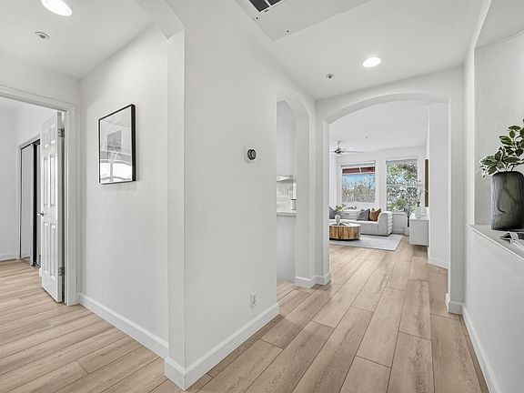 4th image of 701 Baltic Cir Unit 715