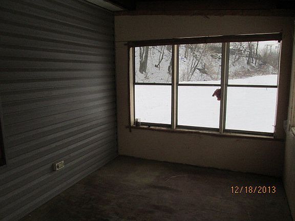5th image of 564 Orange St