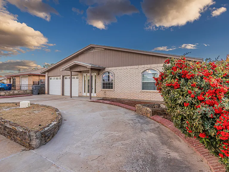 5728 Mackerel Ln — Photo 2