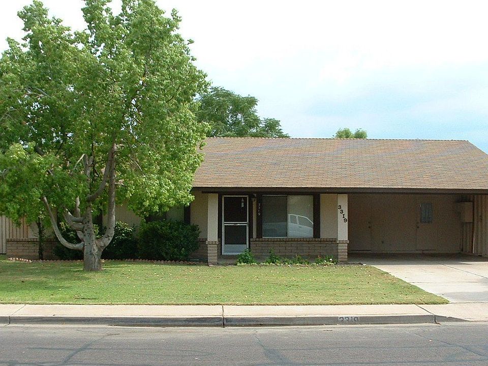 Grassy front w/beautiful shade tree