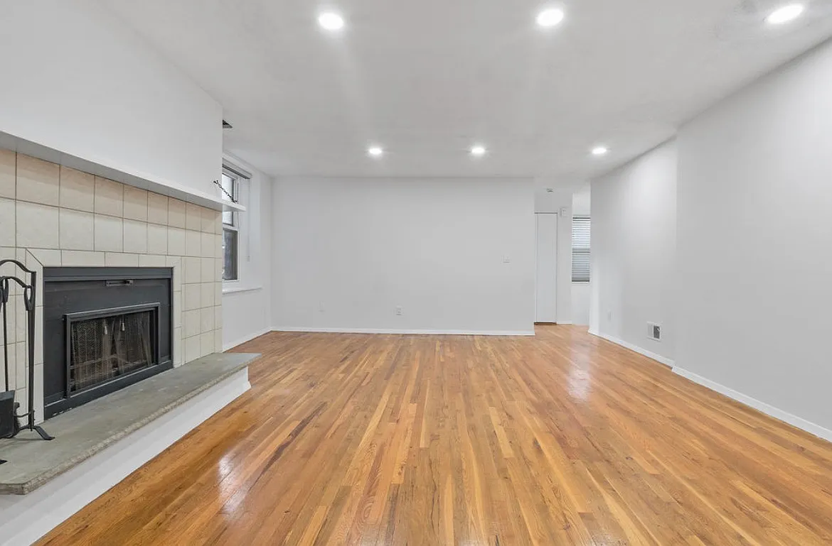 3 bed, 1080 sqft, $2,850 — Photo 3