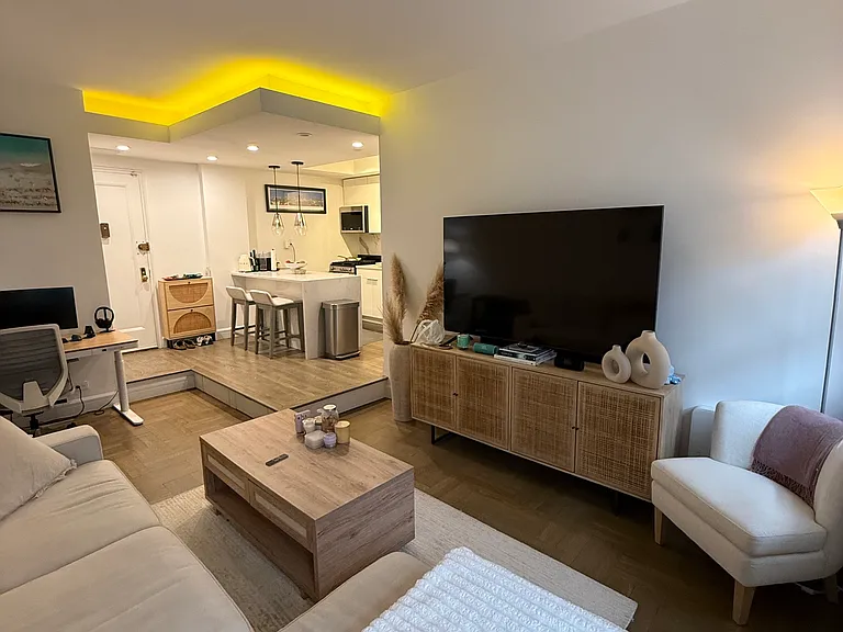 210 W 19th St #6G — Photo 4