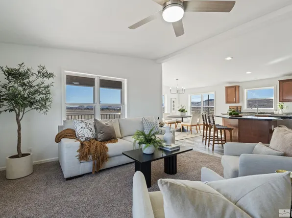 7605 Remington Rd, Silver Springs, NV 89429