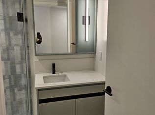 1200 Dundas St W #207, Toronto, ON M6J 1X4