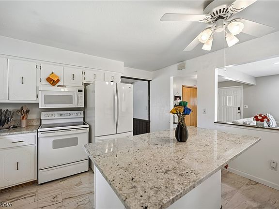 4th image of 61 Claremont Dr