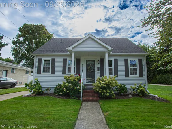218 Riverside Dr, Mount Clemens, MI 48043