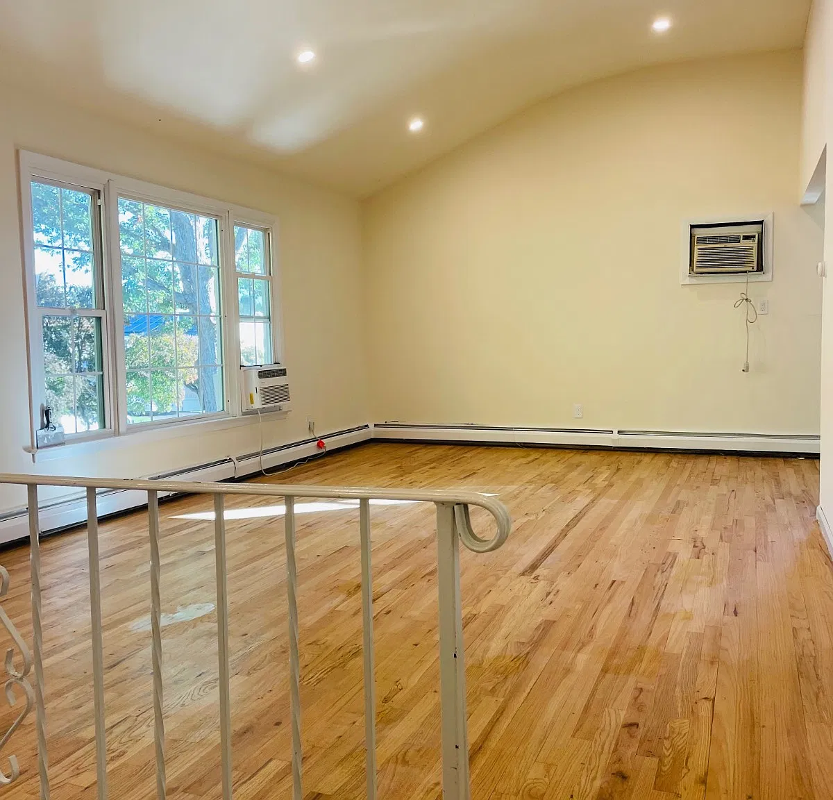 3 bed, 2.0 bath, 1200 sqft, $3,650 — Photo 1