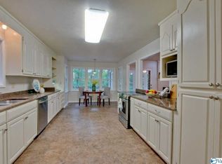 1406 Hiwan Trl SE, Huntsville, AL 35802